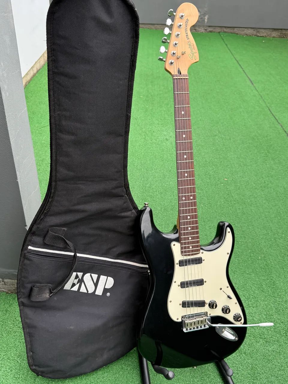 Guitarra Squier Deluxe Hot Rails Stratocaster
