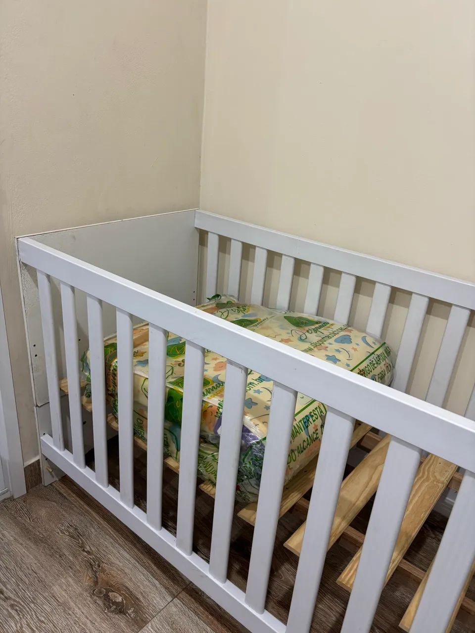 Berço que vira cama e acompanha colchão novo - Foto 3