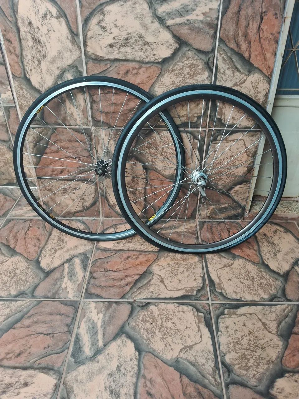 Rodas 700 