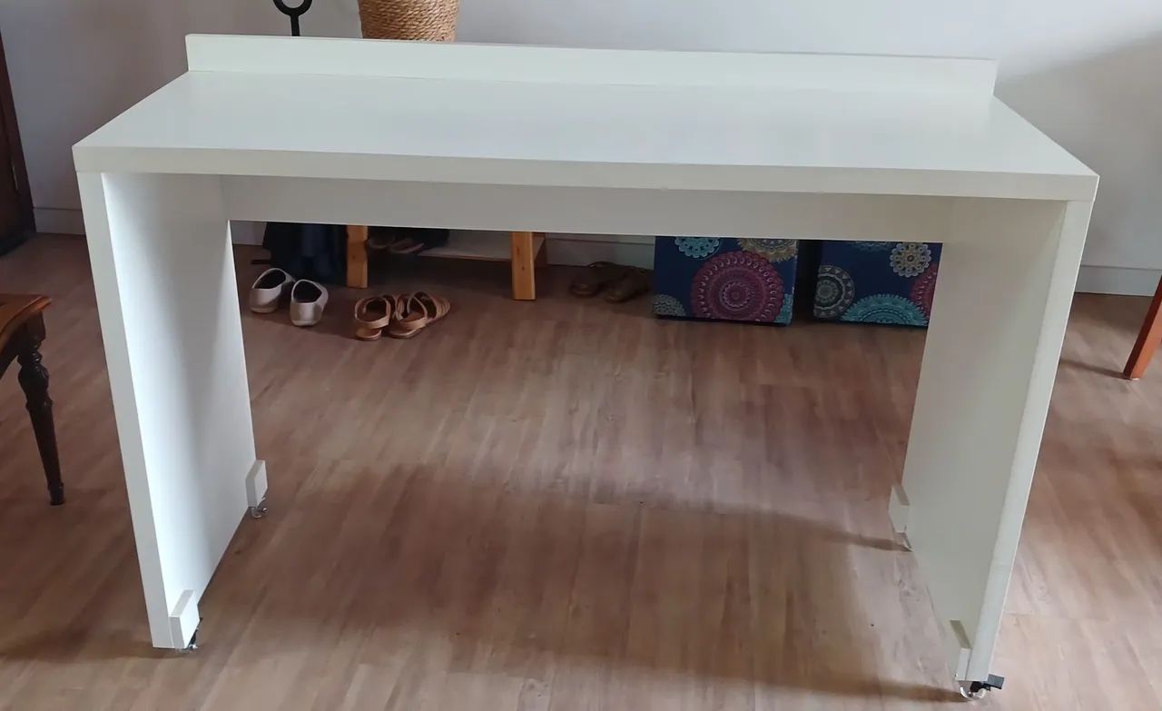 Aparador ou escrivaninha 