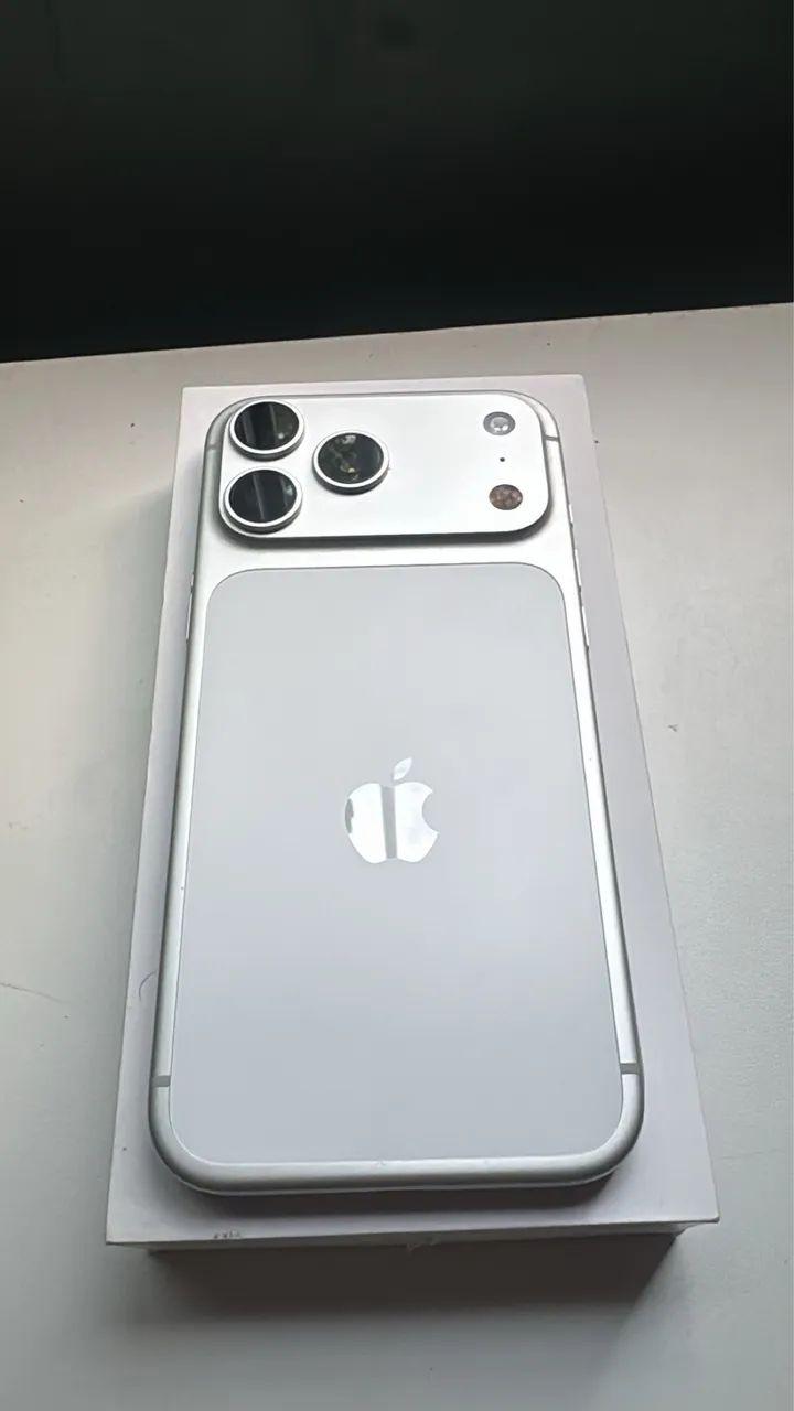 IPHONE 17 PRO MAX NOVO - 256GB SILVER - Celulares e Smartphones