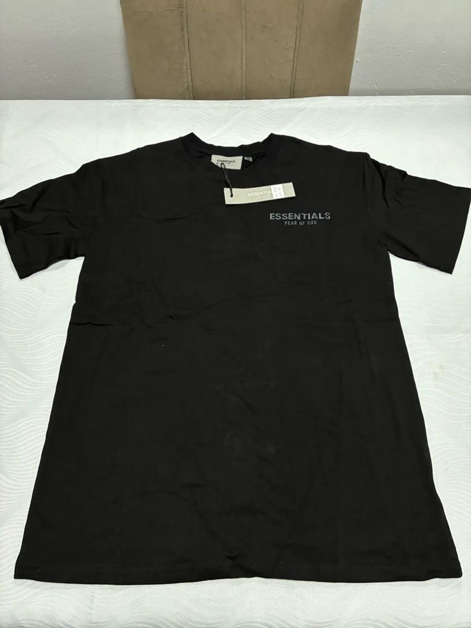 Camiseta Essentials nova tamanho M