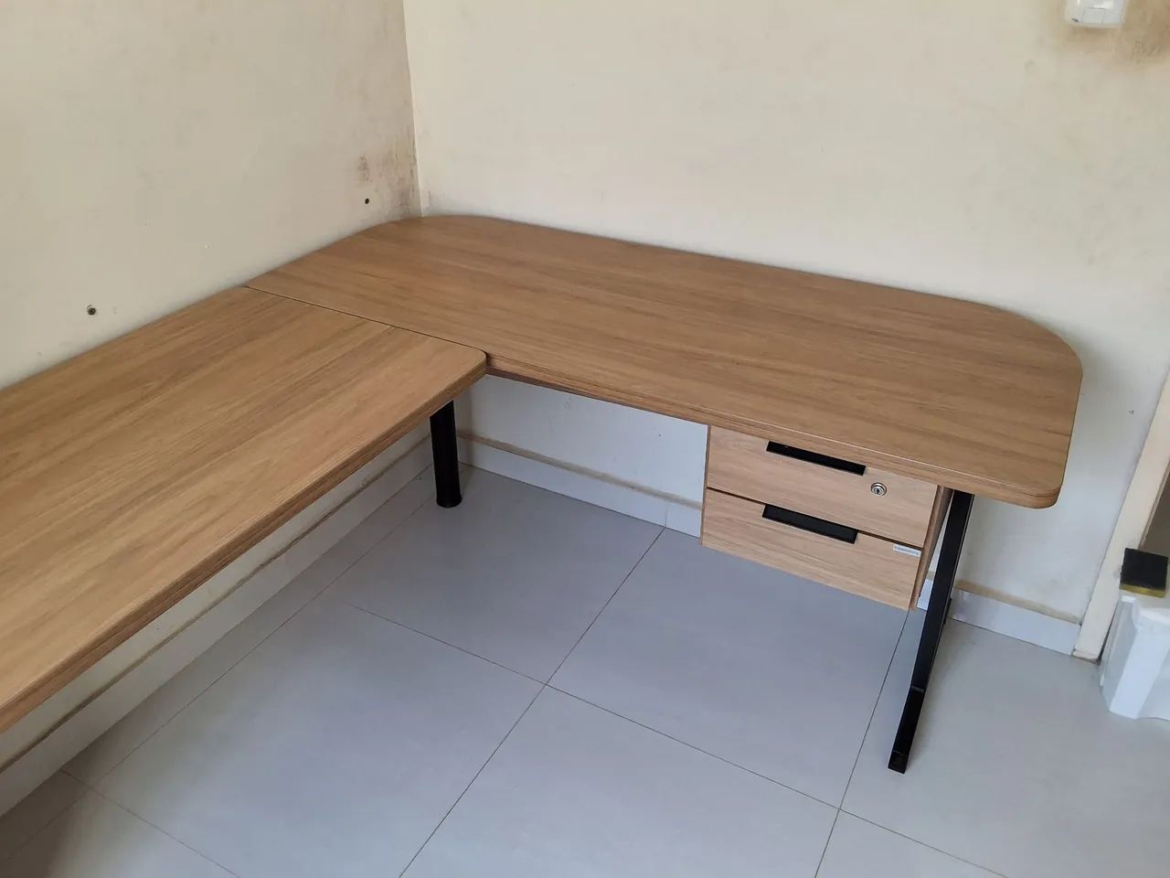 Mesa de escritório em.L - Foto 2