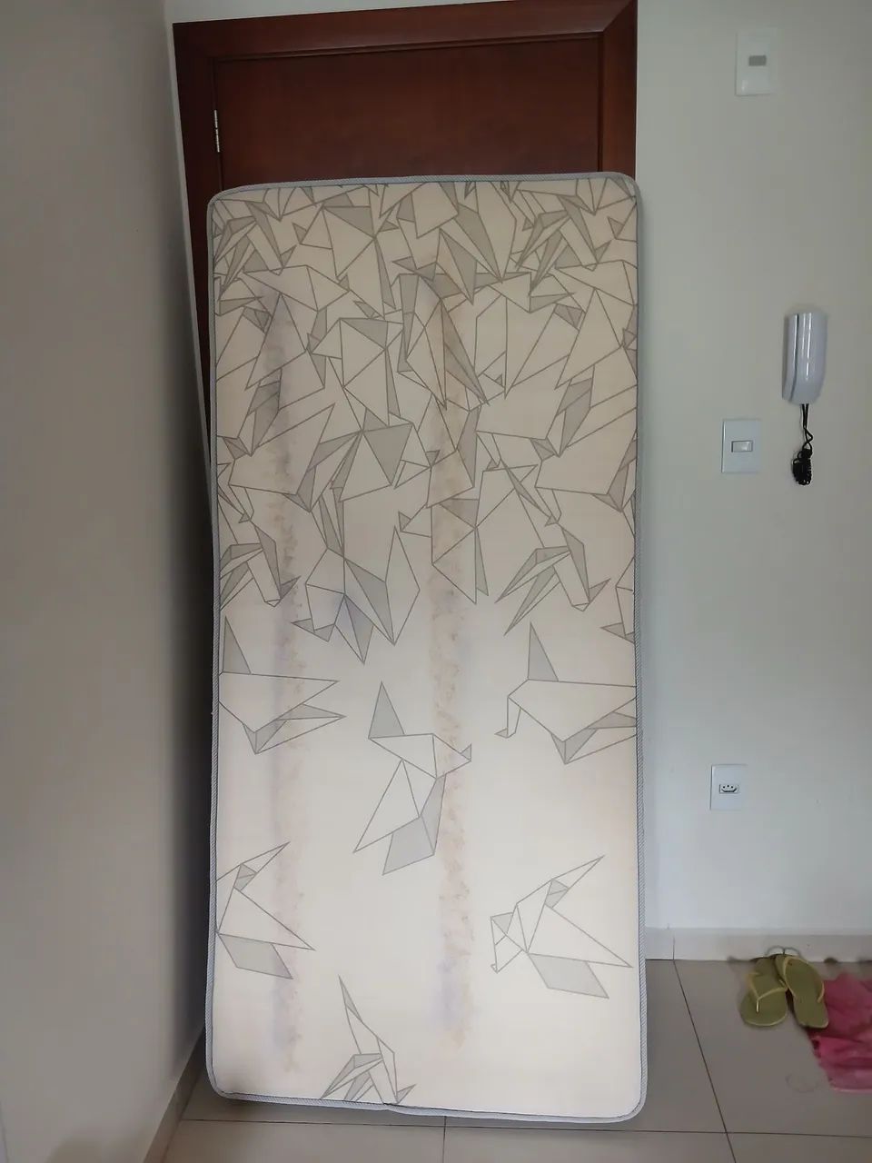 Cama de solteiro e mesa - Foto 2