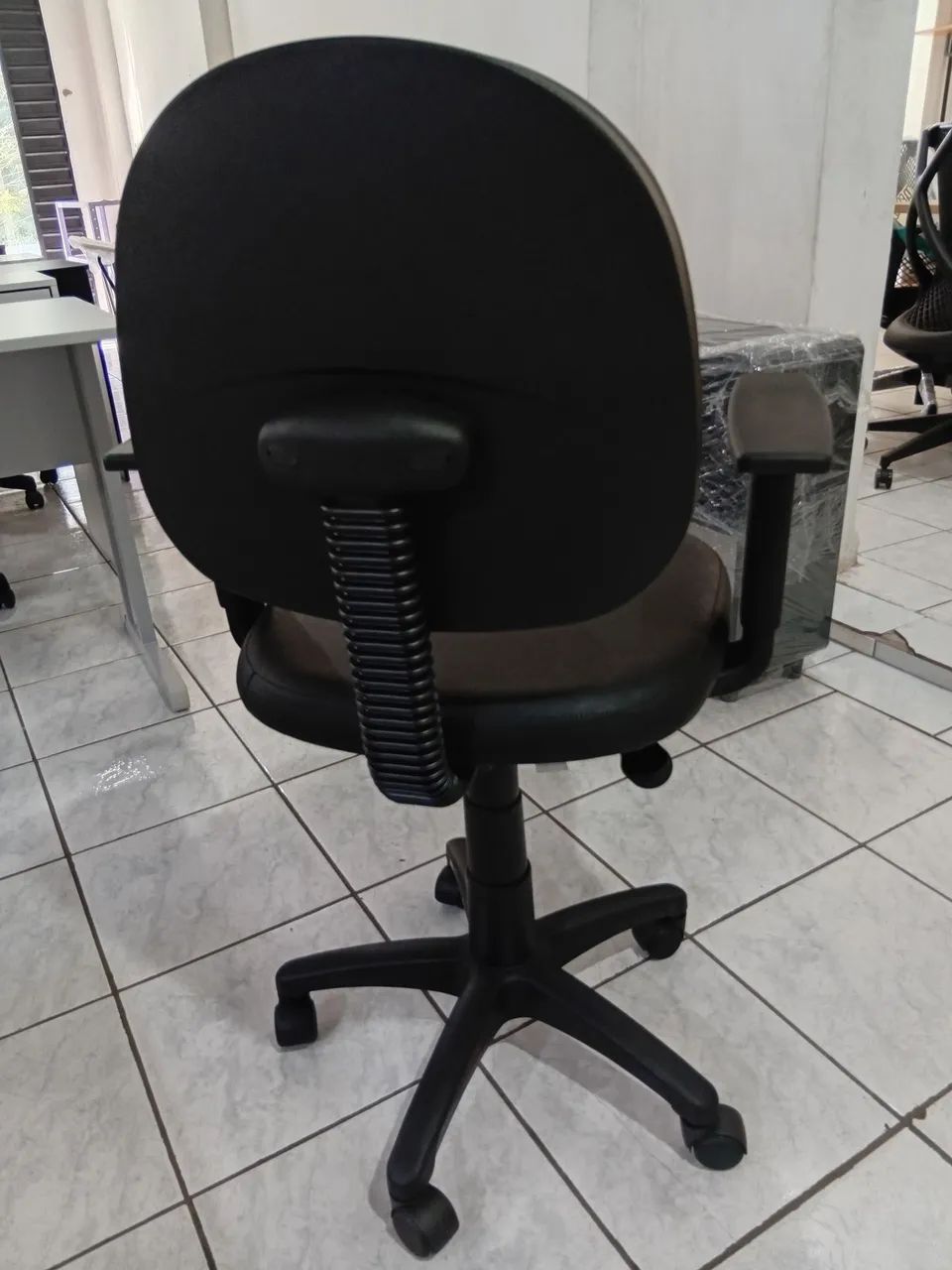 Cadeira com braços para escritório  - Foto 4