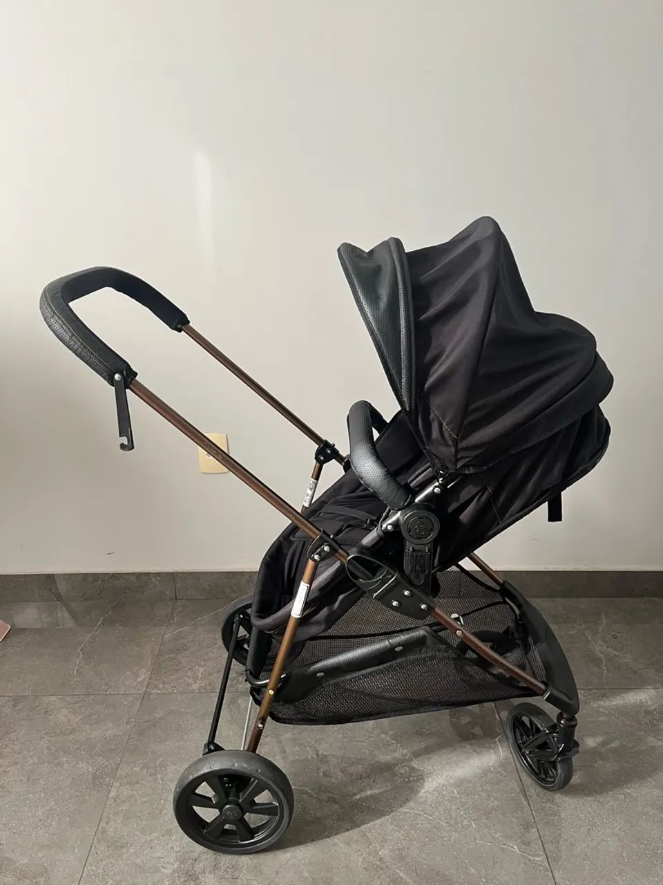 Carrinho de bebê(acompanha bebê conforto)