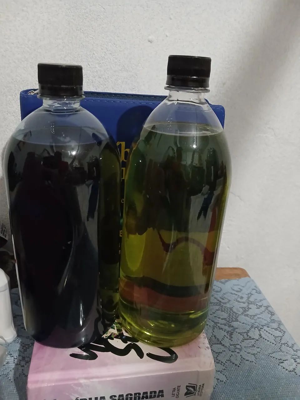 Óleos para fins religiosos. Tenho, de 1 litro e de 500 Ml - Foto 2