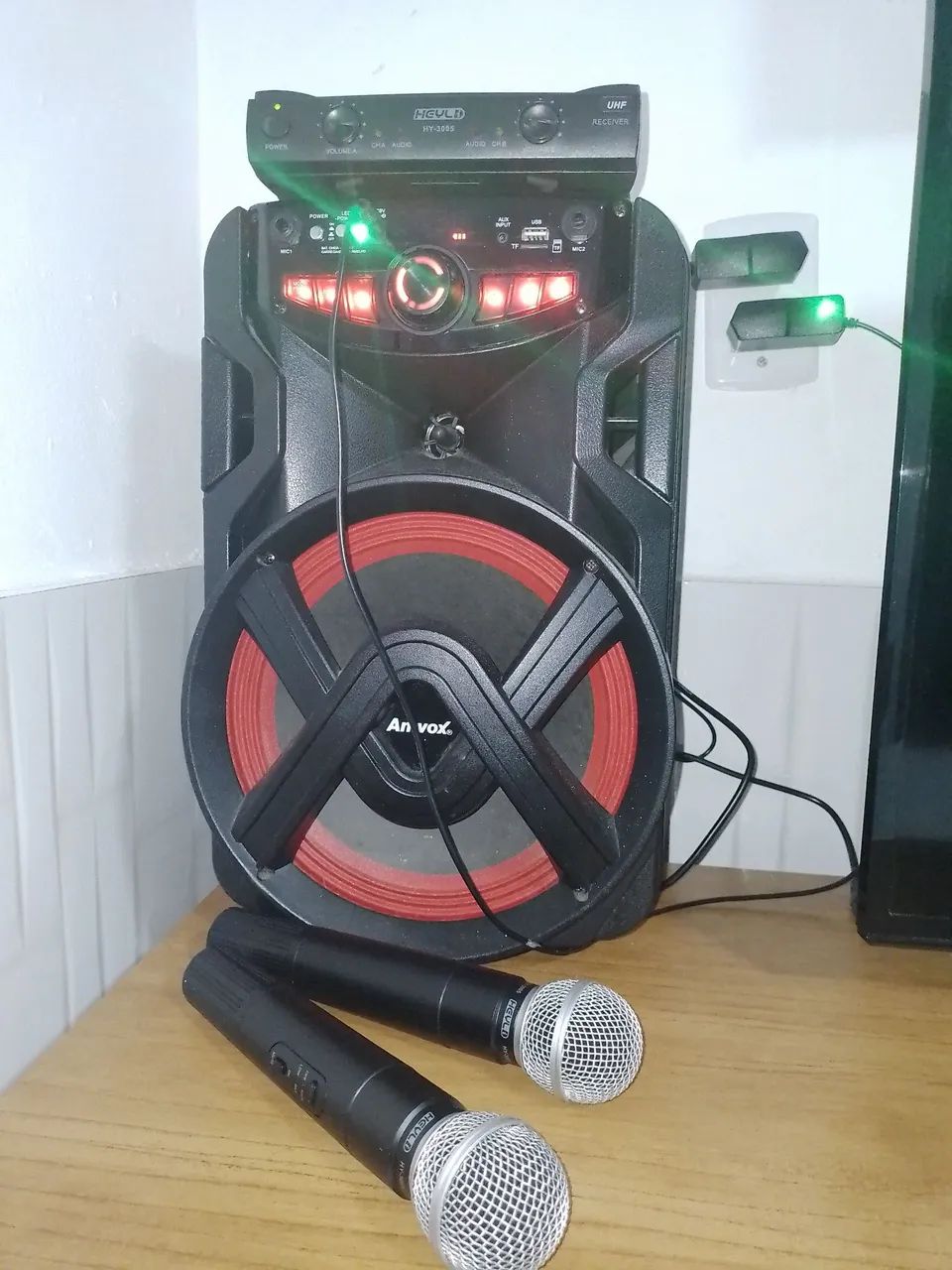 Caixa de som Amvox com 2 microfone profissional  - Foto 2