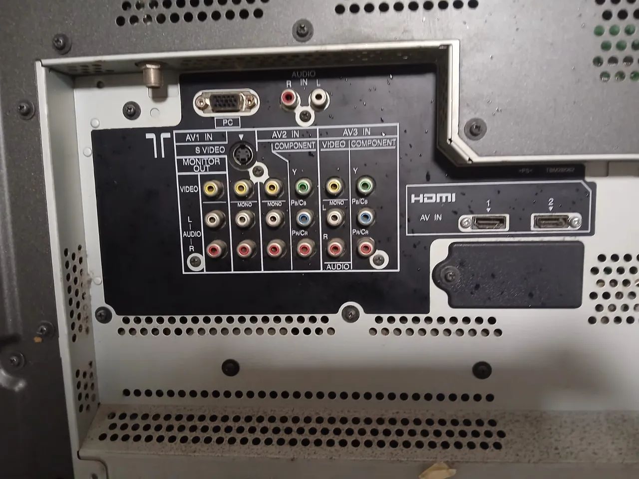 Tv Panasonic com Defeito para retirada de peças  - Foto 3