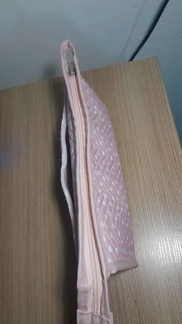 Necessaire Rosa com corações brancos - Foto 4