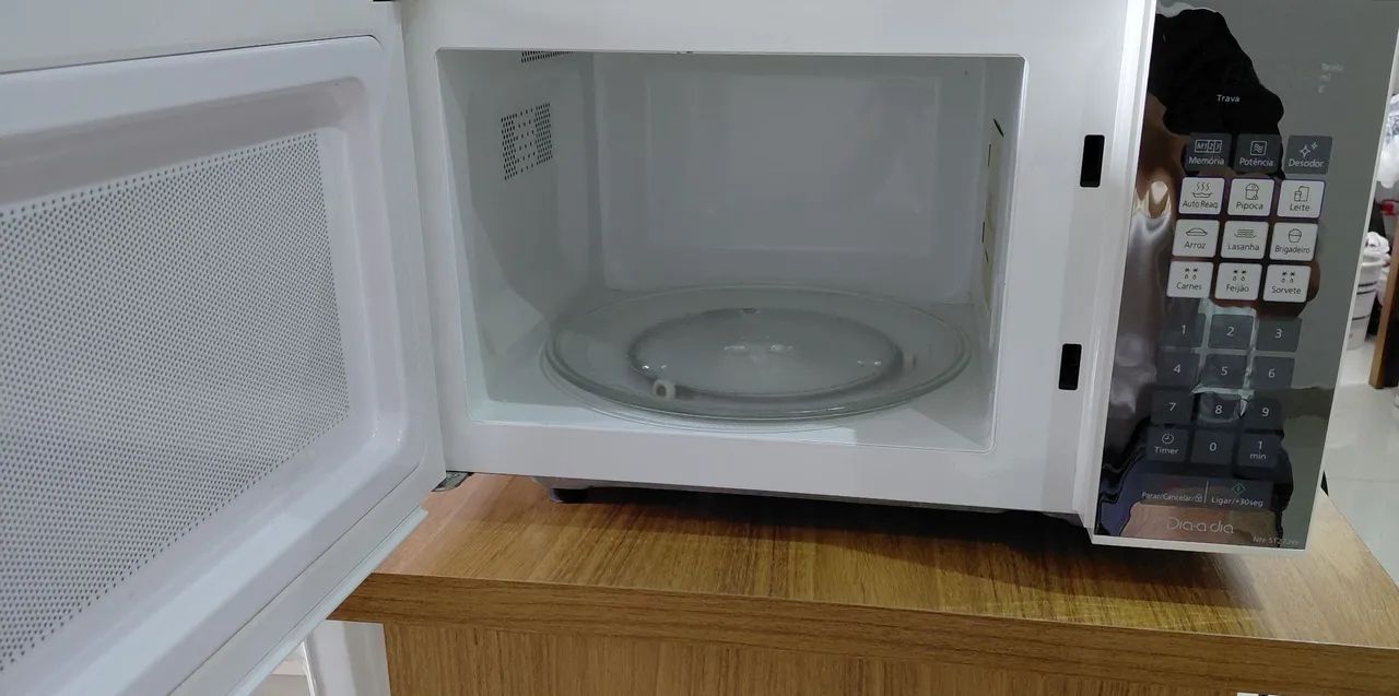 Micro-ondas Panasonic espelhado 21 litros - Foto 2