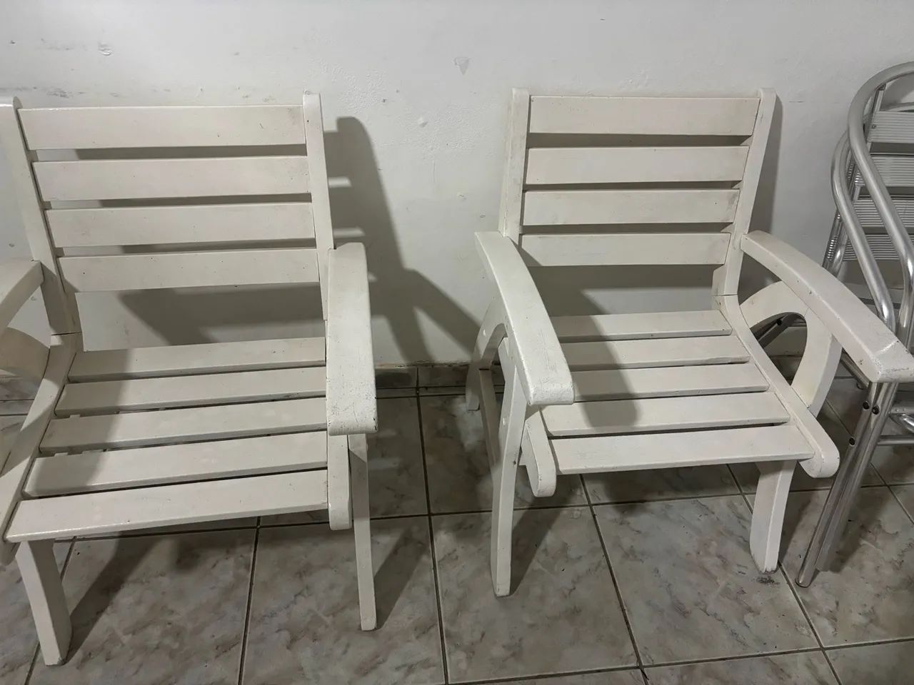 Conjunto de madeira mesa com 4 cadeiras pra área externa . - Foto 4