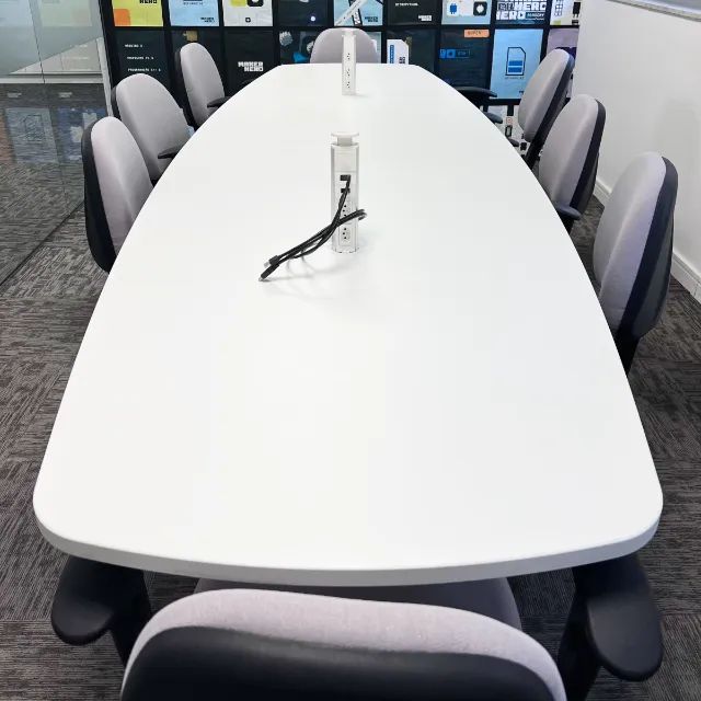 MESA DE REUNIÃO BOTE 3200X1000 MRB2320/E com 2 caixas de tomada - Foto 4