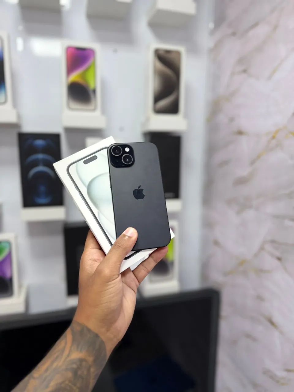 IPHONE 15  - 128GB PRETO ?3.099 - Foto 3