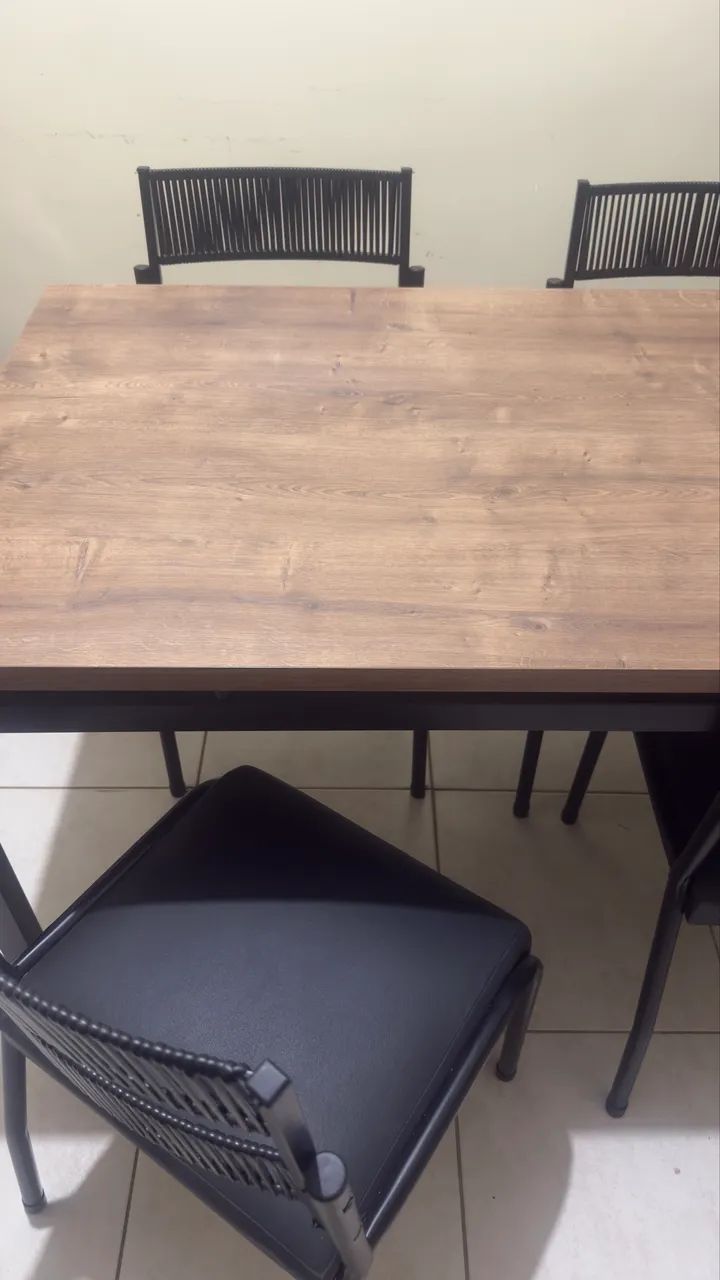Mesa de jantar com 5 cadeiras - Foto 3