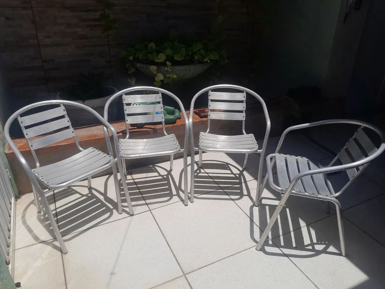 Mesa de granito com 4 cadeiras  - Foto 4