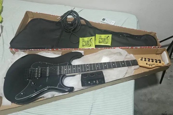 Guitarra Tagima TG520 TG-520 NOVA + placa de audio fifine + acessórios 