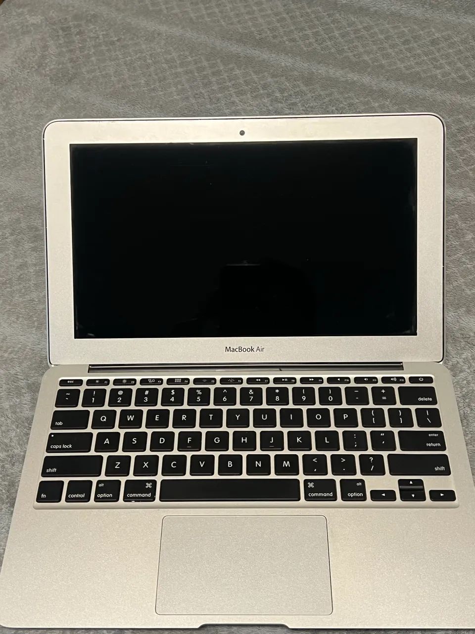 Apple MacBook Air 11 polegadas  2012 com DEFEITO (prateado)