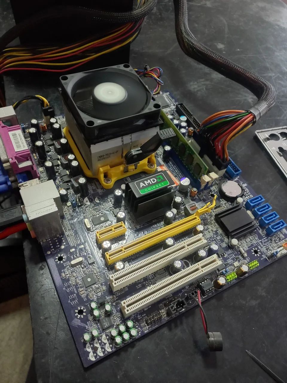 Kit placa-mãe A6VMX + AMD Phenom X4 9950 + 2GB DDR2 800