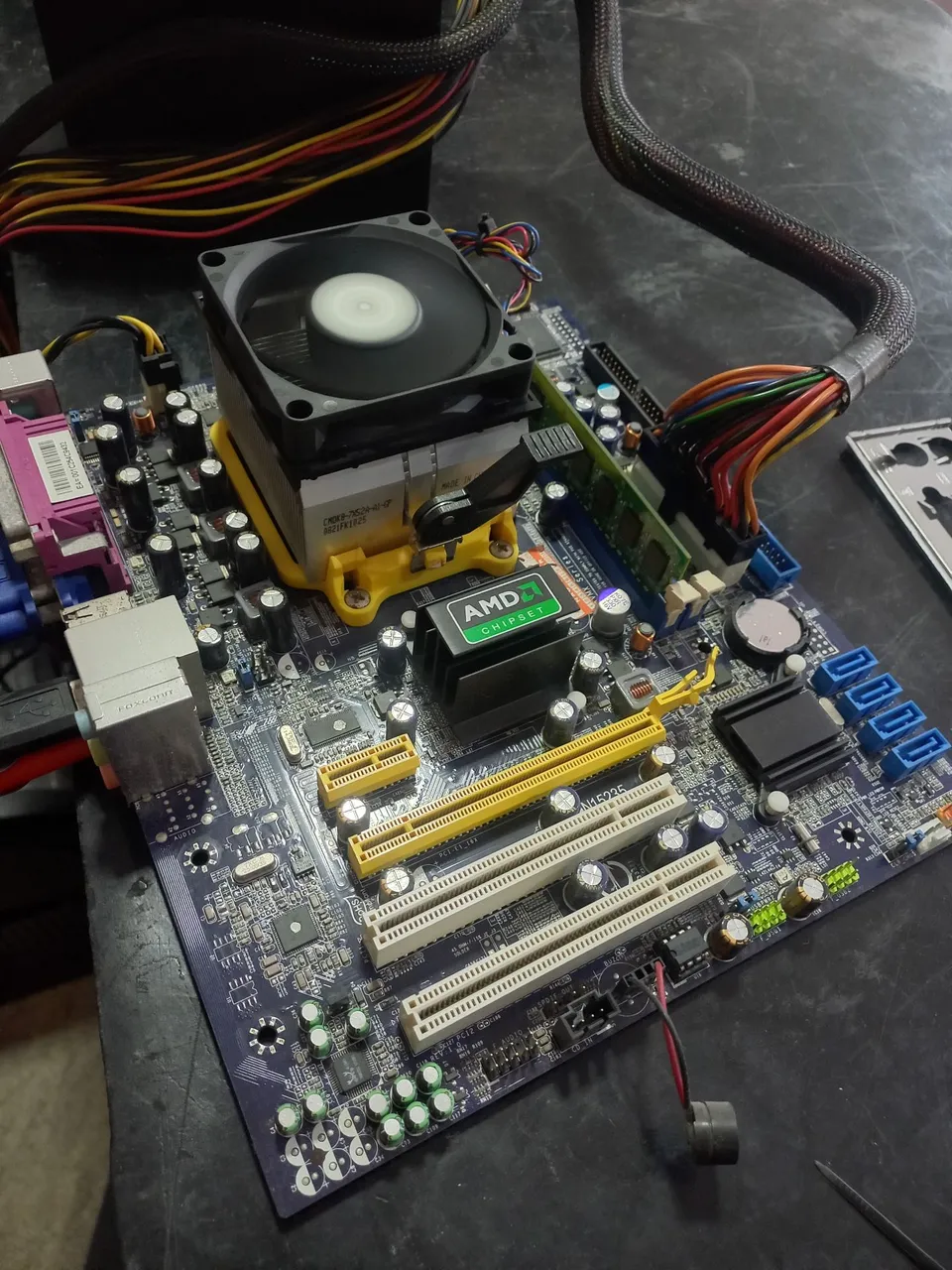 Kit Placa-mãe Bluecase ZX-A68M2+ Soquete FM2+ Processador AMD A6