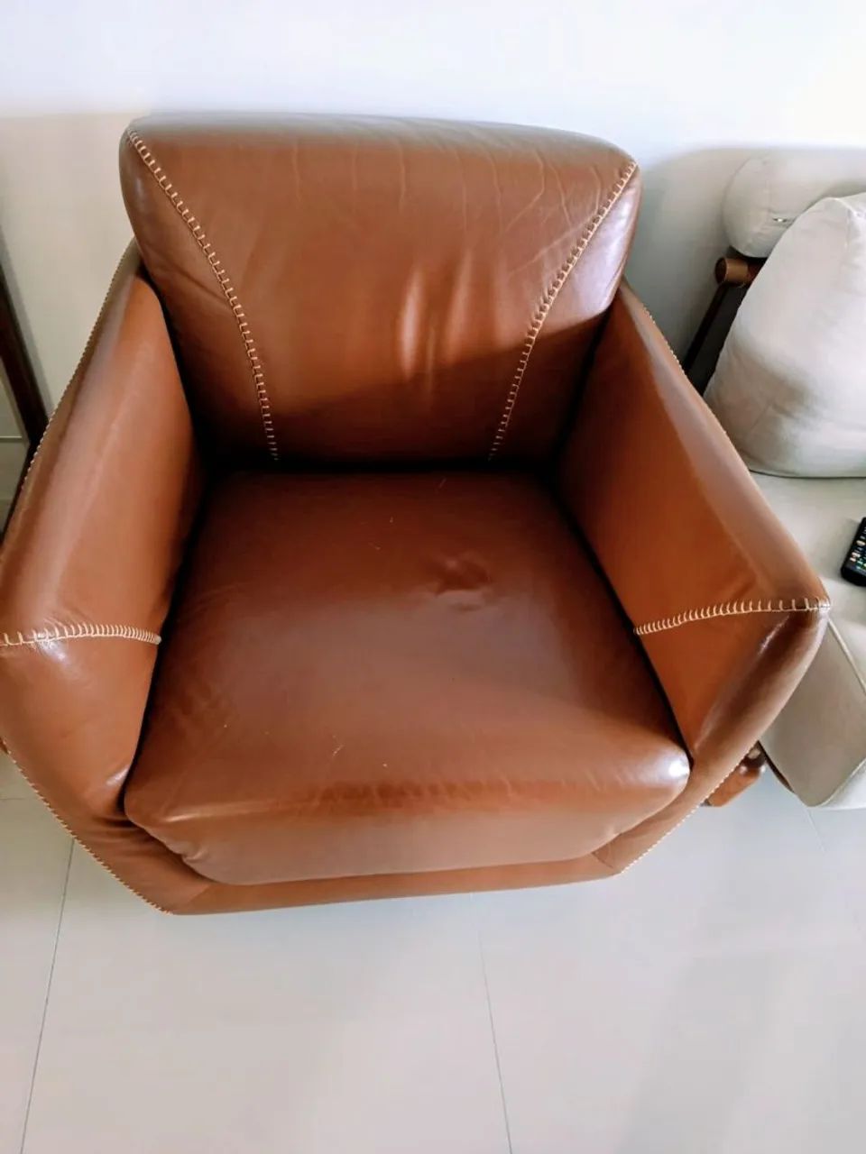 22 Poltronas Valentina em Couro Legítimo