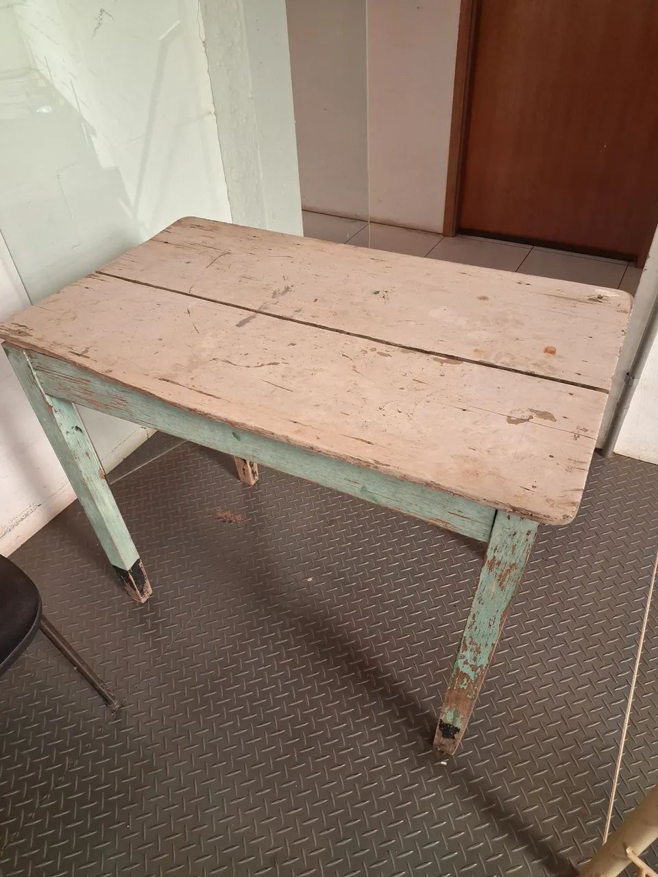 Mesa de madeira maciça 