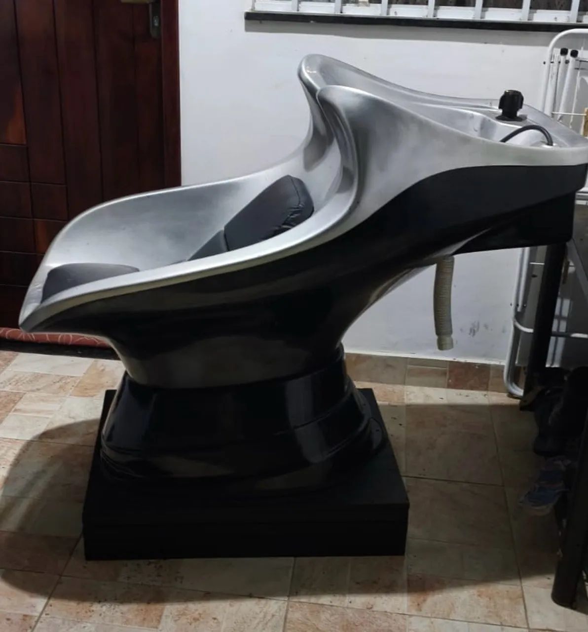 Lavatório para salão com aquecedor de água!
