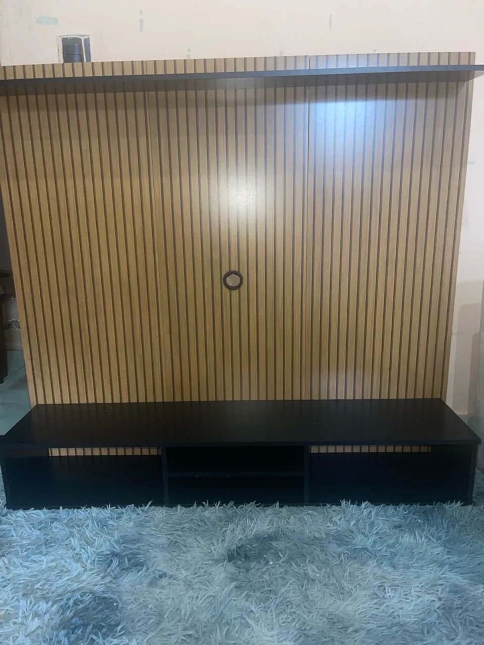 Painel TV Ripado Preto 3D com Nichos e Prateleira 50 Polegadas - Foto 2