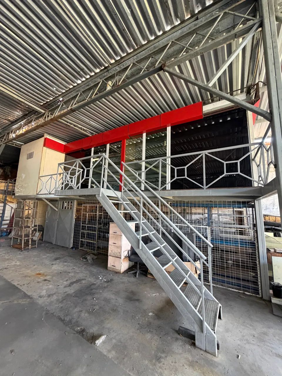 ALUGO GALPÃO COM 1500m2 - PARANGABA - Foto 3