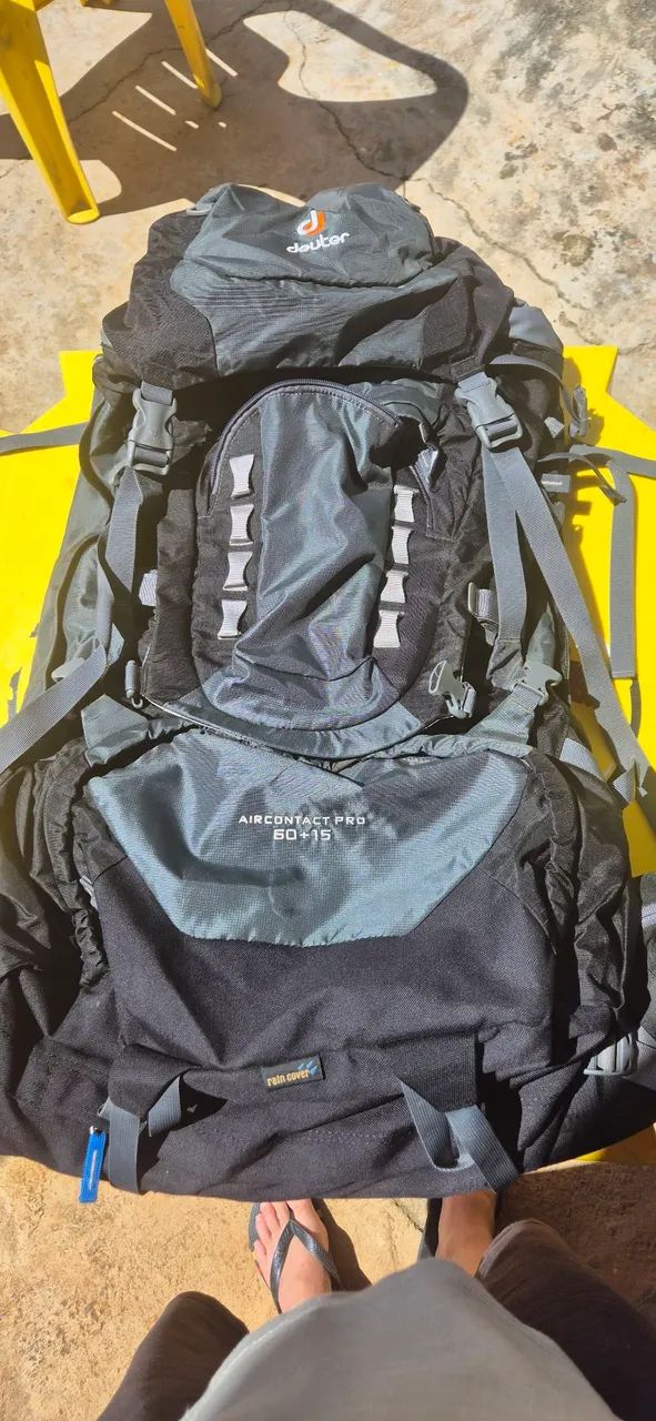 Mochila Deuter Aircontact Pro 60+15L com Capa de Chuva
