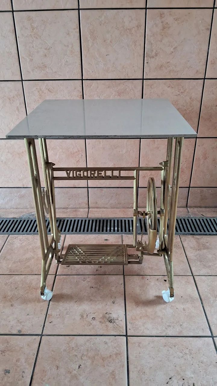 APARADOR PÉ MÁQUINA COSTURA 