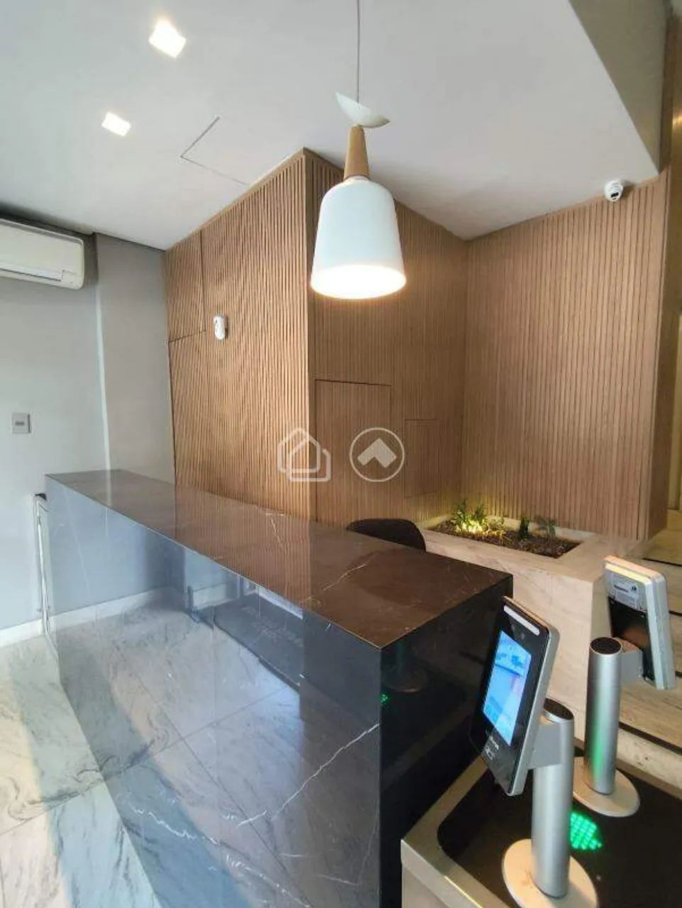 Andar Corrido Comercial no Centro (BH) | 326,92 m² | 2 Elevadores | Portaria 24h e Seguran