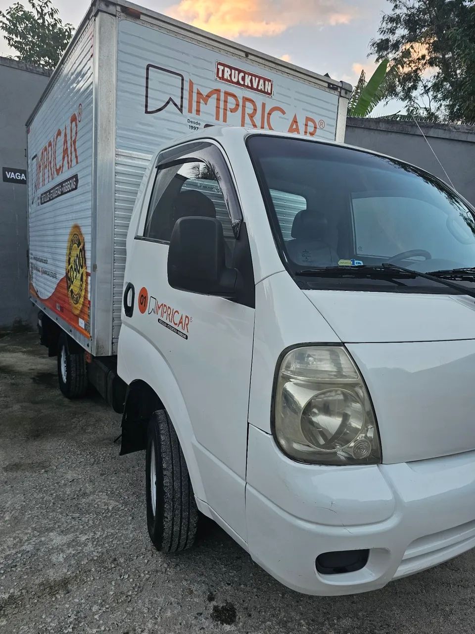 Kia Bongo K2500 2012 Baú  - Foto 2