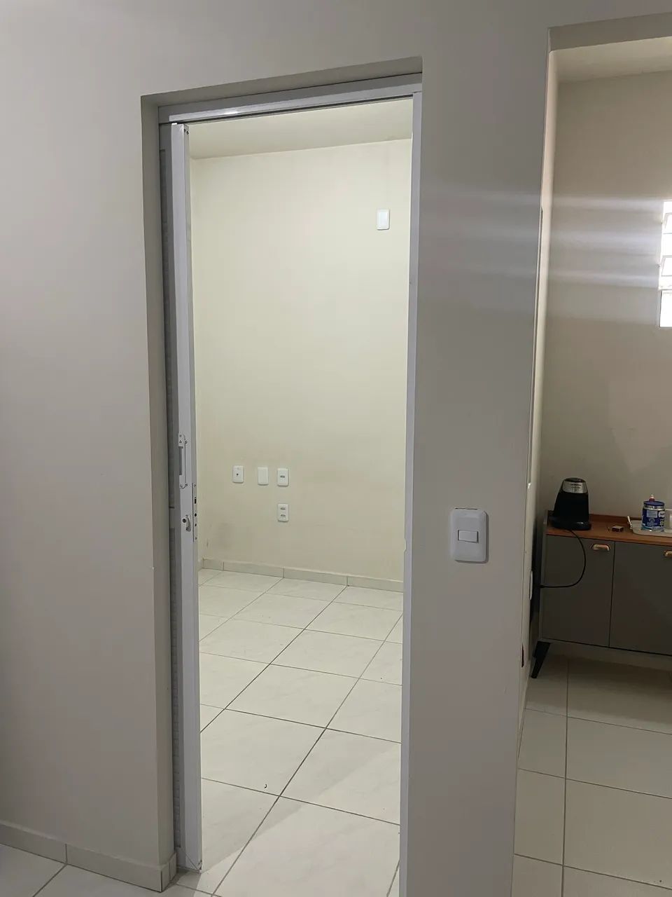 Alugo quarto para meninas