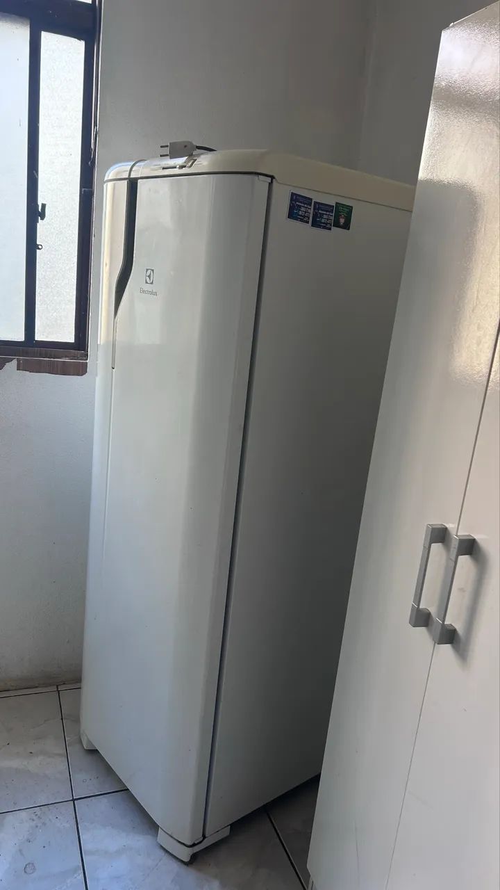 Geladeira Electrolux branca  - Foto 5