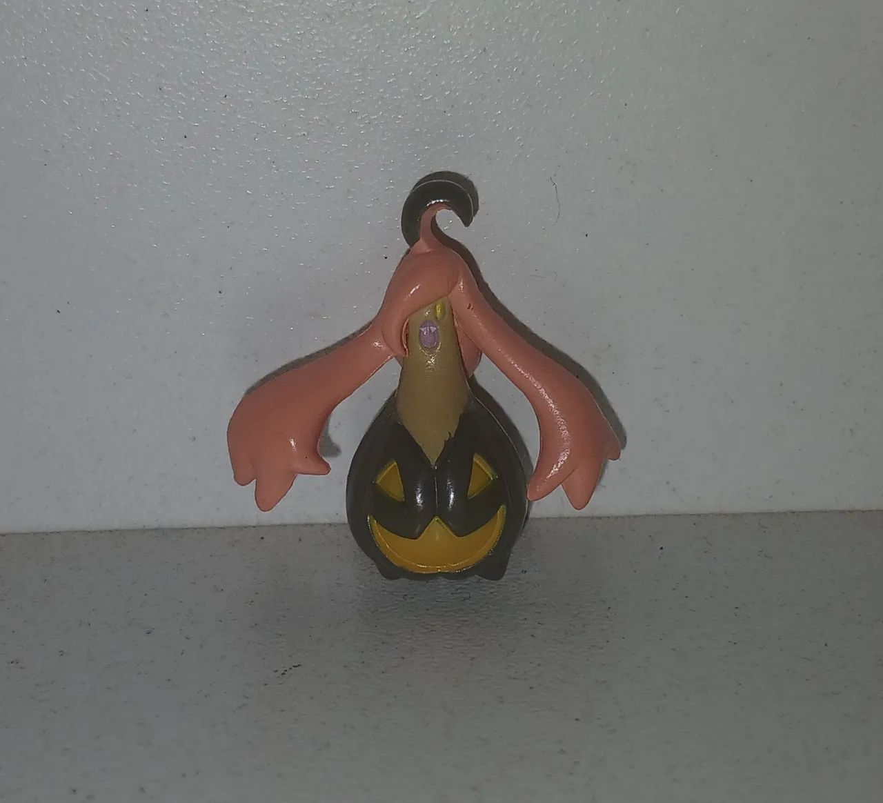 BONECO MINIATURA MINI POKEMON GOURGEIST 2,5CM APROXIMADAMENTE