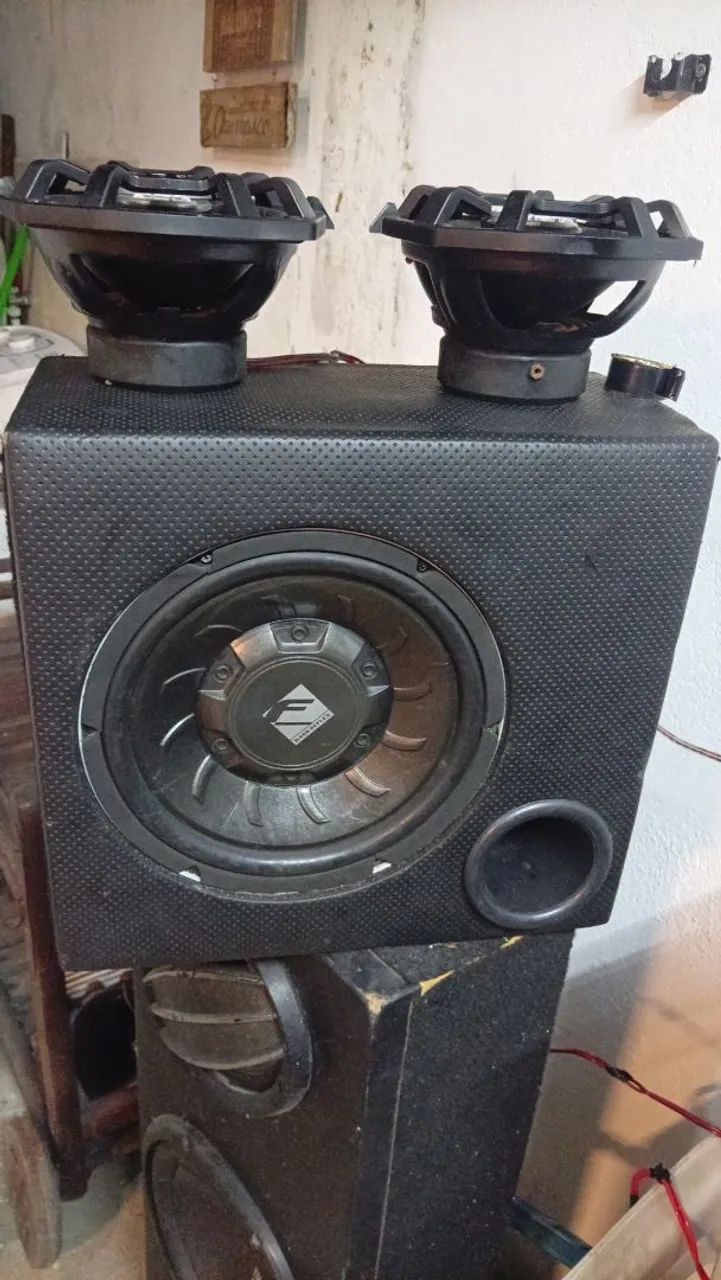 Som automotivo interno