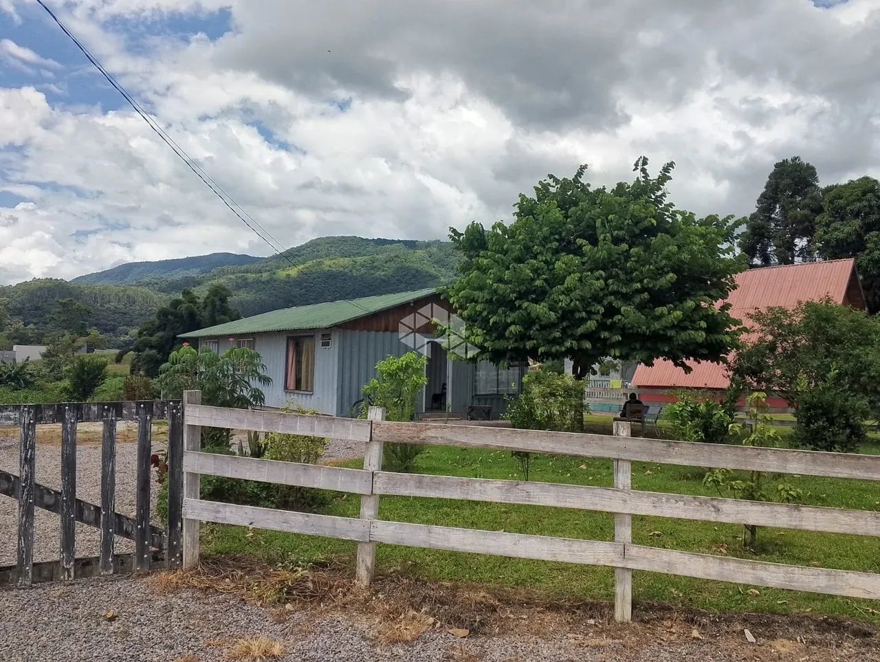 SÍTIO COM 2.686 M² E UMA CASA DE 2 QUARTOS EM CANELINHA SC, BAIRRO GALERA À VENDA. - Foto 3