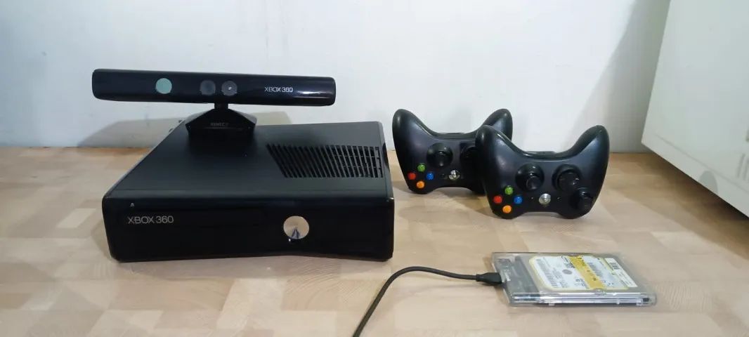 Xbox 360 Slim +200 Jogos no HD + Kinect