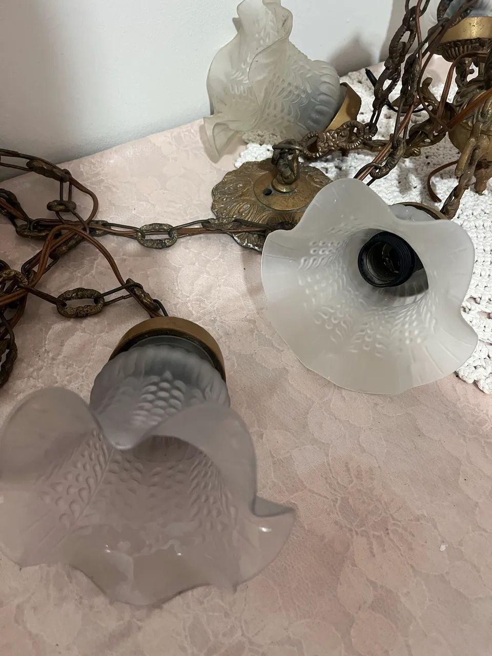 Lustre antigo em bronze . - Foto 3
