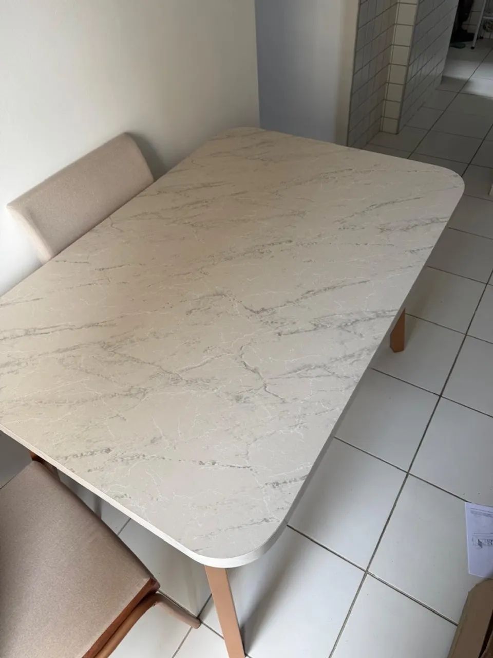Mesa com 4 cadeiras  - Foto 2