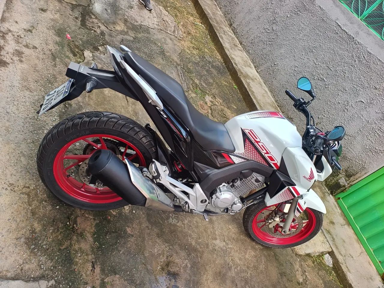 Moto muito conservada, status de nova