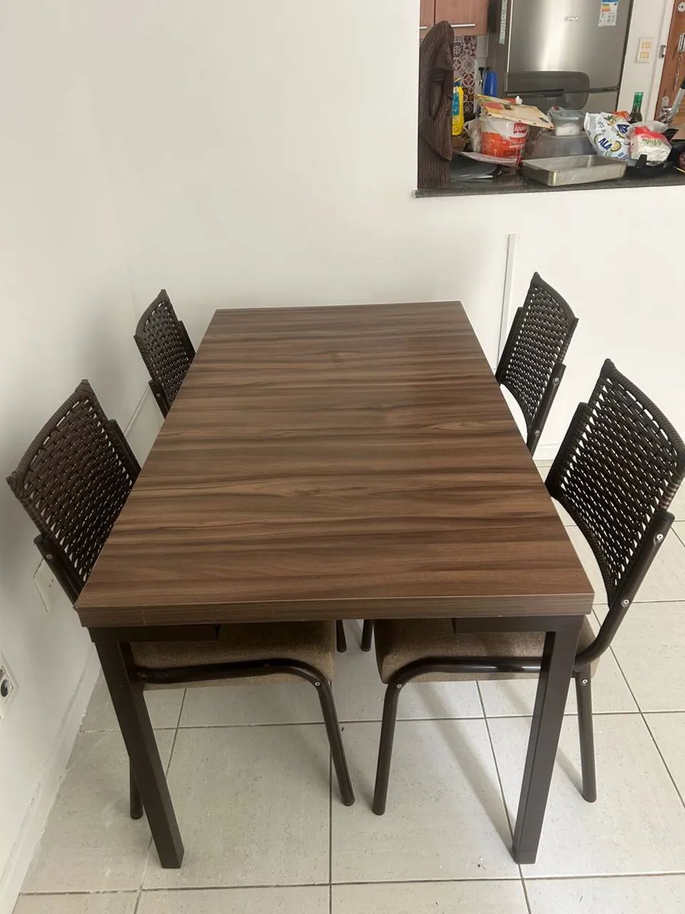 Mesa com 4 cadeiras no costa azul