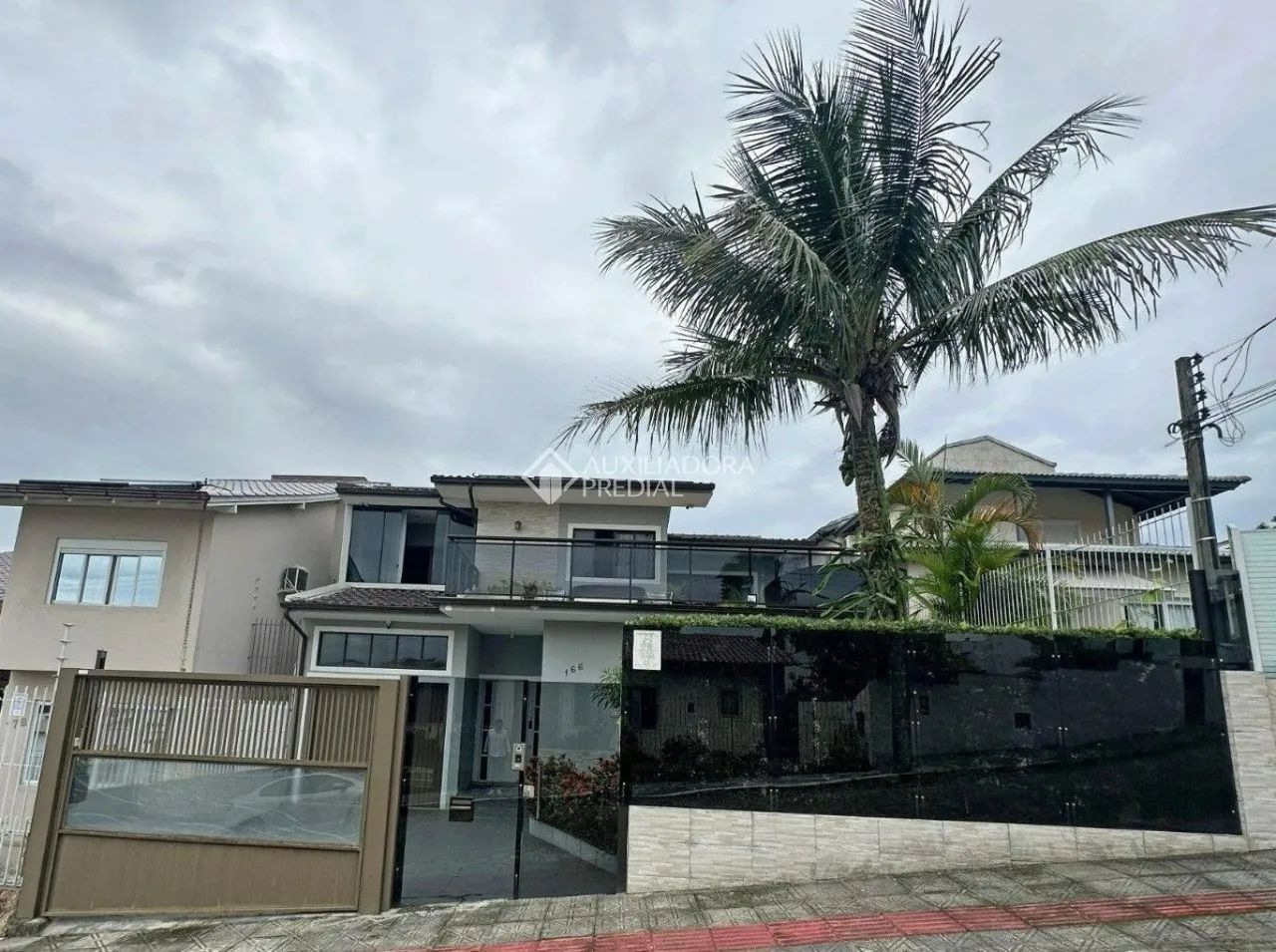 Casa com 3 SUÍTES 4 VAGAS em Itaguaçu - Foto 2