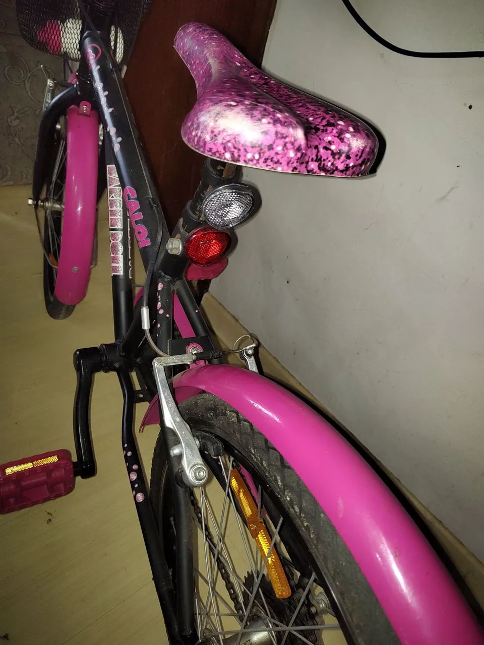 Bicicleta Caloi Barbie 7 marchas aro 20 - Foto 4