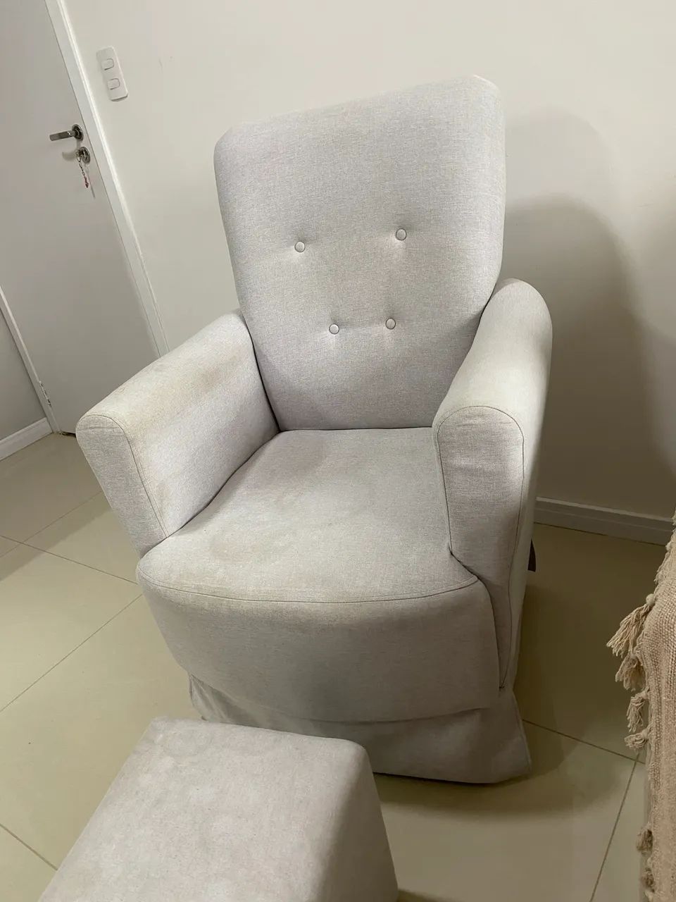 Poltrona amamentação em linho  - Foto 4
