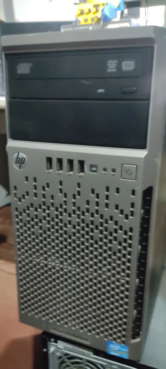 HP ProLiant ML310e Gen8 - Xeon E3-1220