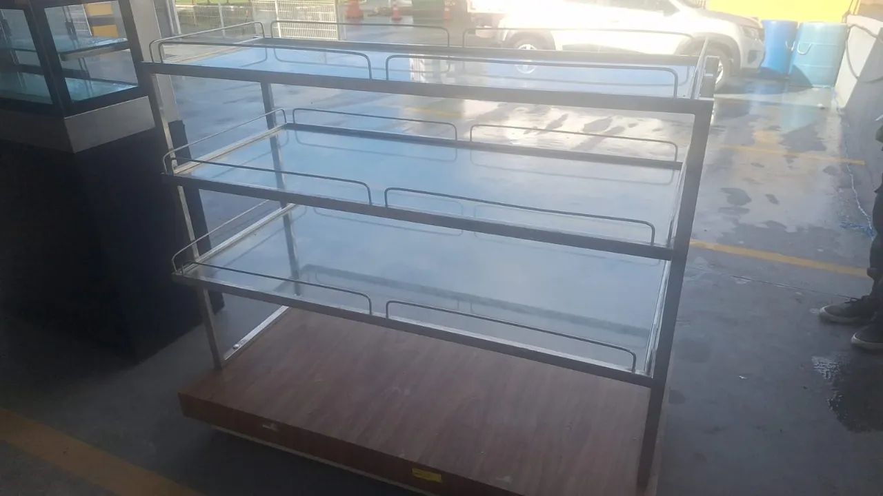 Mesa expositora de vidro