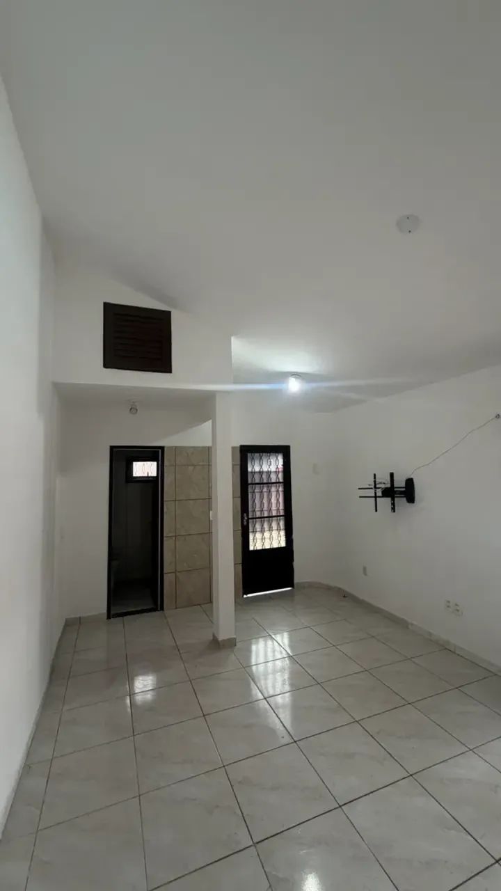 Casa para aluguel com 200 metros quadrados com 3 quartos - Foto 4