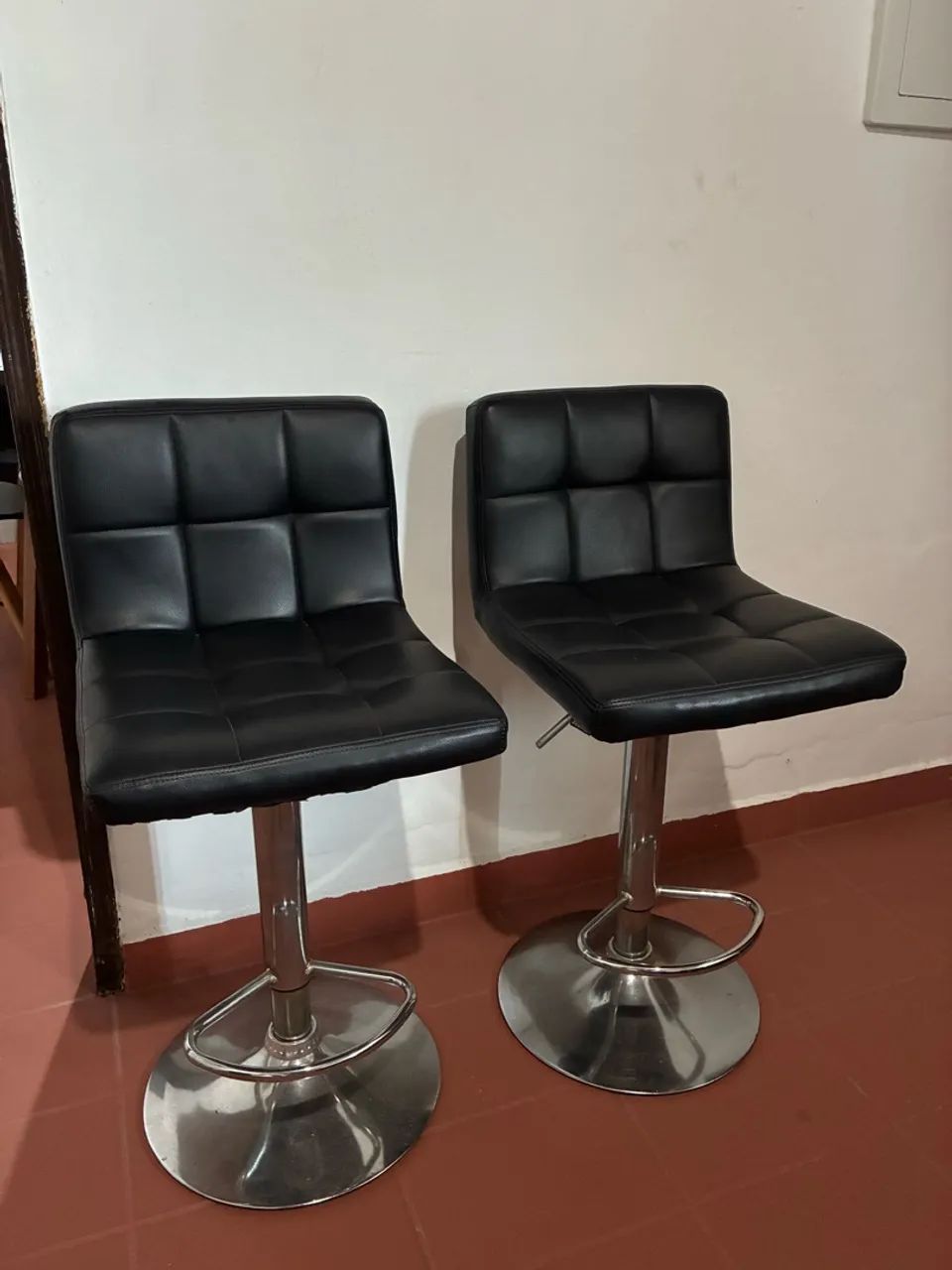 Vendo conjunto banquetas estofadas - Foto 2